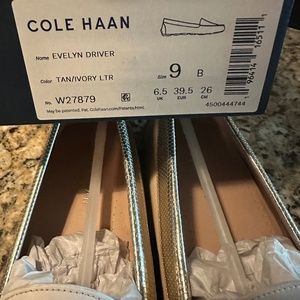 New in box. Size 9 Evelyn Drivers/Loafers. Medium Width. Leather White/Tan/Silv